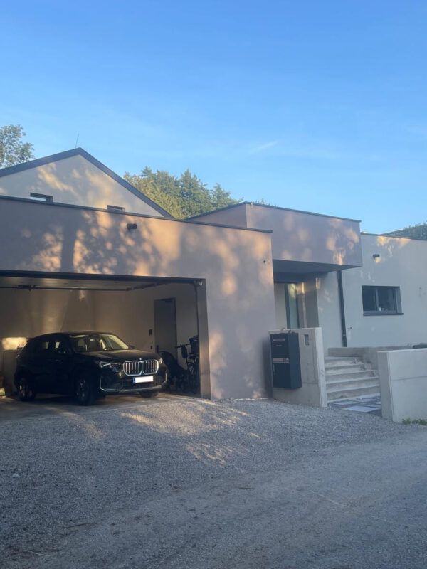 Neue Fassade mit Wärmedämmung (WDVS)